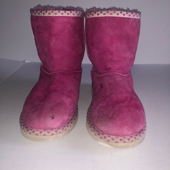 Girls Uggs Uggs Uggs Uggs oh and did I mention Uggs - Picture 2 of 8